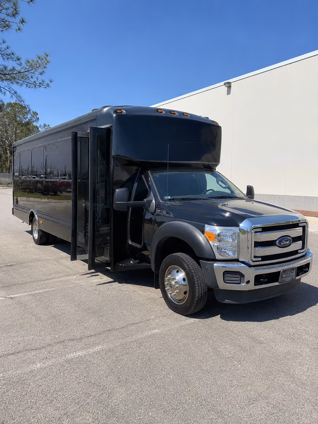 Coral Springs Birthday, Sweet 16, & Quinceañera Transportation party bus exterior